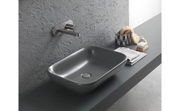 Hatria presenta Happy Hour, la nuova collezione di lavabi in grigio antracite