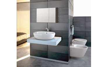 Ideal Standard presenta Strada, la nuova serie di lavabi da appoggio in tre diverse versioni