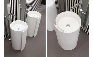 Monoroll di Ceramica Flaminia, un lavabo free-standing dalla forma avvolgente