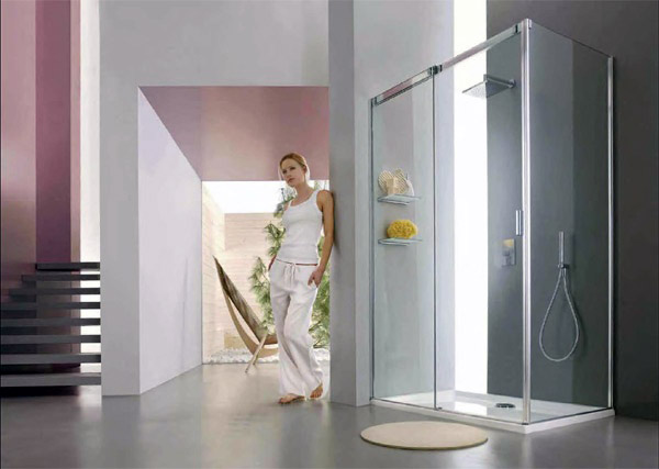 Slide è la nuova collezione di cabine doccia con apertura ad anta scorrevole realizzata da Vismara Vetro